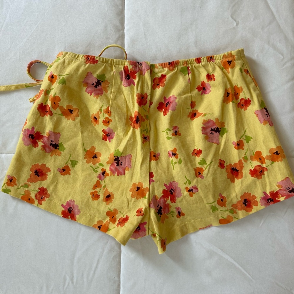 Wild Fable Yellow Floral Wrap Around Bow Tie Front Low Rise Mini Skort - Picture 4 of 15